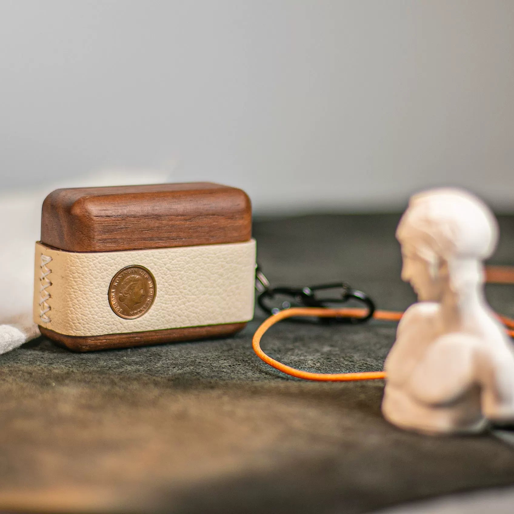 Handmade cowhide suitable for Apple Bluetooth headset earphone case airpods4 generation pro anti-fall high-end three-dimensional pro2 generation creative sheepskin wooden handmade earphone protective cover second generation