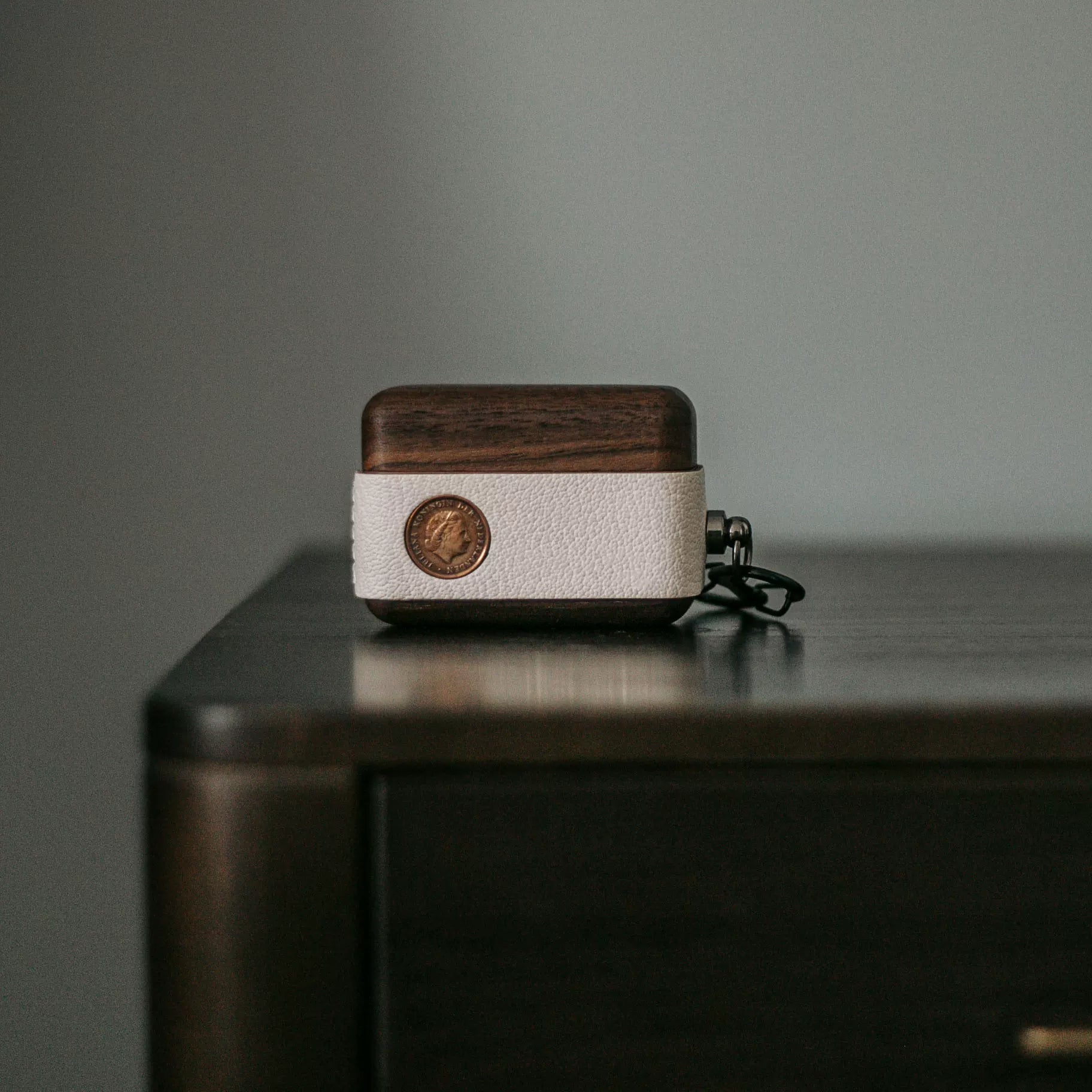 Handmade cowhide suitable for Apple Bluetooth headset earphone case airpods4 generation pro anti-fall high-end three-dimensional pro2 generation creative sheepskin wooden handmade earphone protective cover second generation