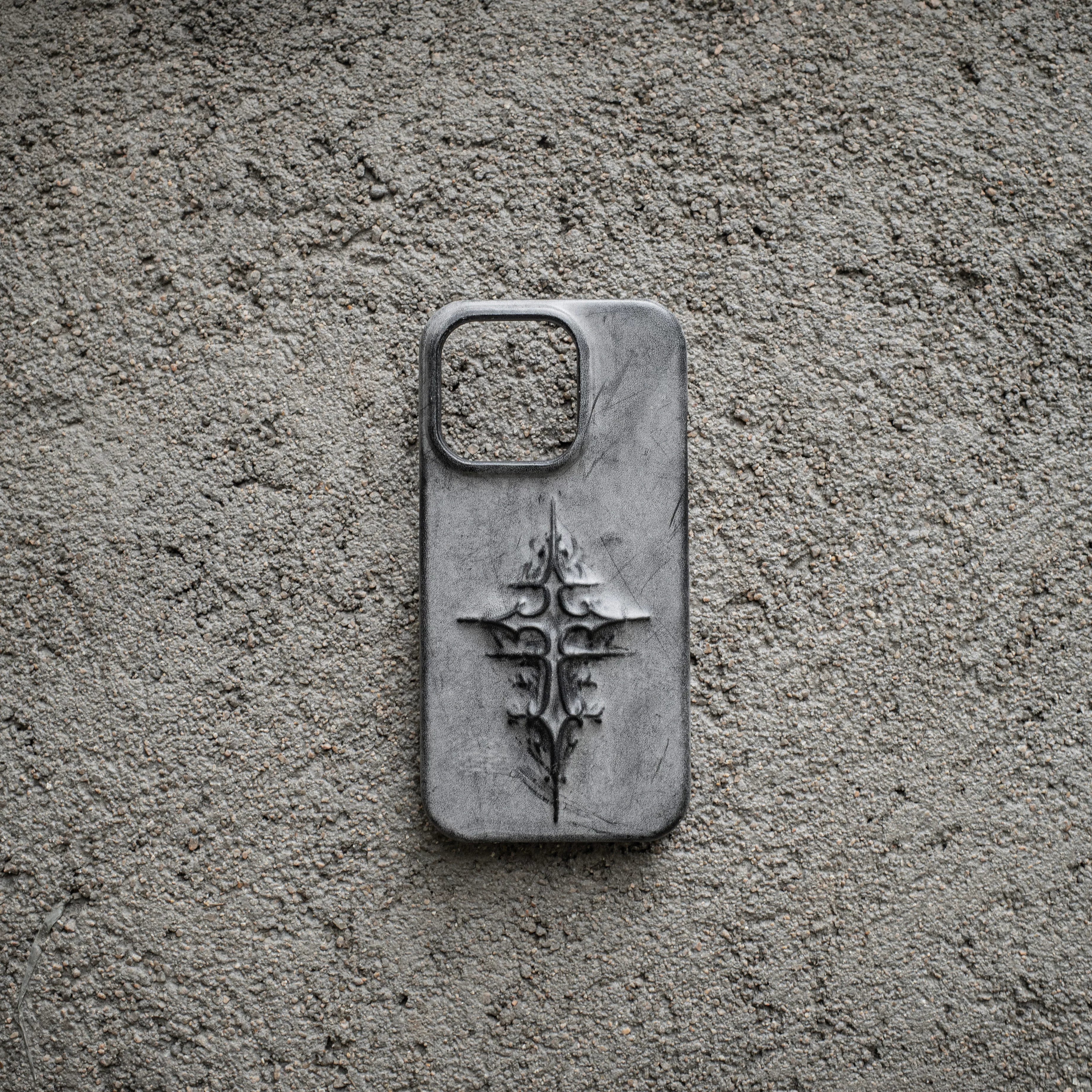 Handmade matte wax genuine leather cross three-dimensional sculpture mobile phone case, dark gothic niche art and high-end sense, suitable for Apple iPhone17pro/16promax/15