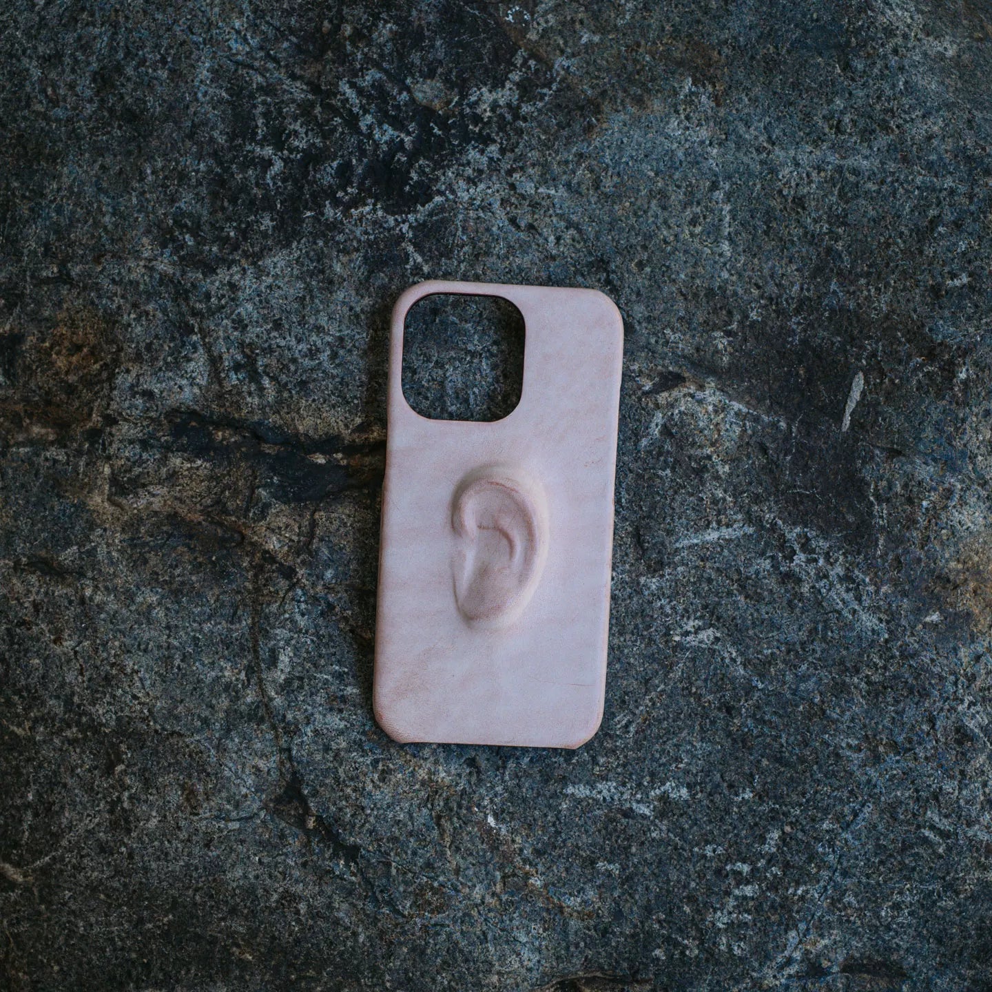 Apple 17pro pure handmade high-grade pink creative ear installation art mobile phone case suitable for new genuine leather aged cowhide niche high-end interesting 16pro iphone16promax