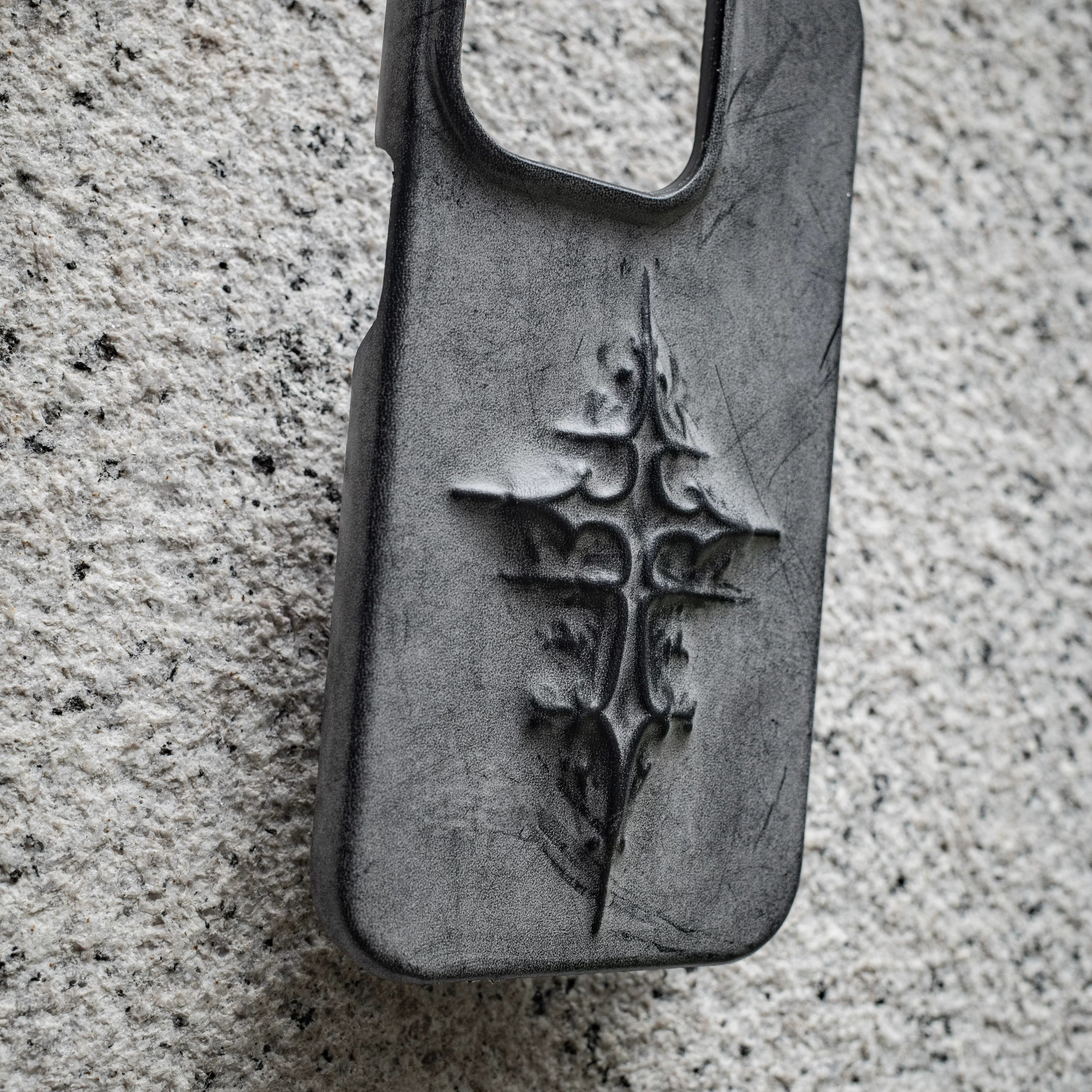 Handmade matte wax genuine leather cross three-dimensional sculpture mobile phone case, dark gothic niche art and high-end sense, suitable for Apple iPhone17pro/16promax/15