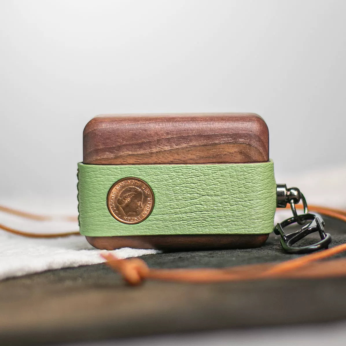 Handmade cowhide suitable for Apple Bluetooth headset earphone case airpods4 generation pro anti-fall high-end three-dimensional pro2 generation creative sheepskin wooden handmade earphone protective cover second generation