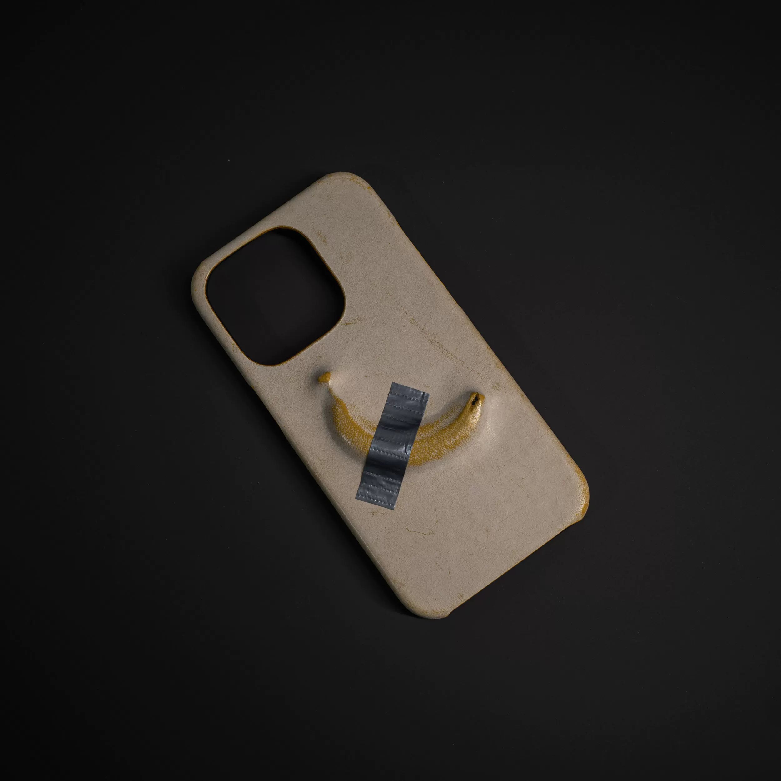 Installation art banana design genuine leather handmade cowhide creative mobile phone case suitable for iPhone16pro 15promax original niche interesting Apple protective case yellow leather 17pro