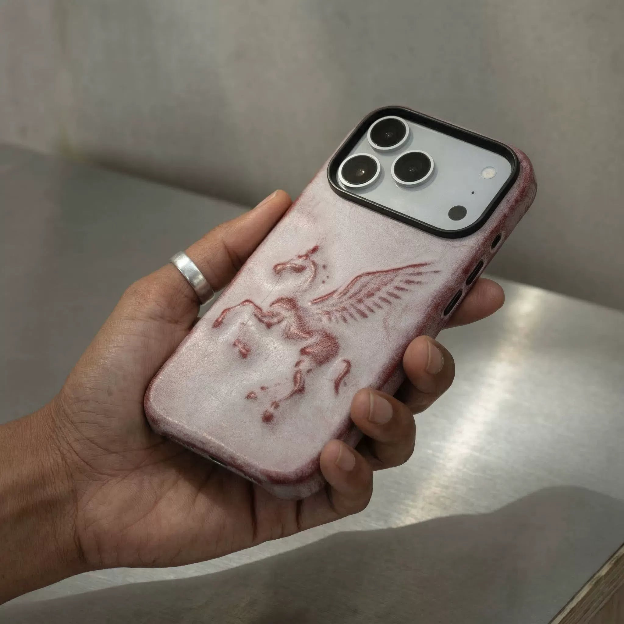 Three-pack all-inclusive mobile phone case, anti-fall horse embossed leather mobile phone case, suitable for iPhone17pro creative original 17promax year of the horse gift birthday genuine leather handmade custom texture