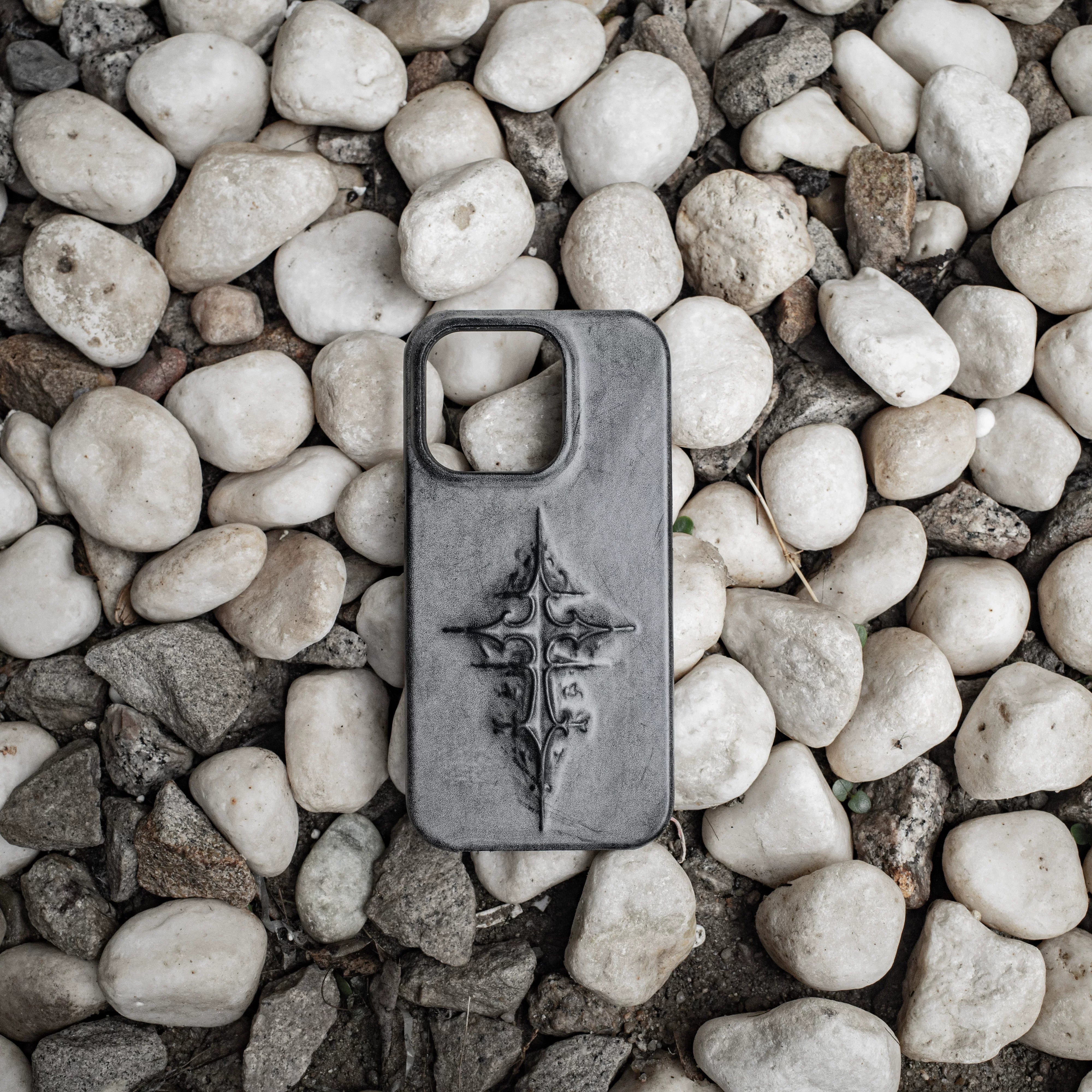 Handmade matte wax genuine leather cross three-dimensional sculpture mobile phone case, dark gothic niche art and high-end sense, suitable for Apple iPhone17pro/16promax/15