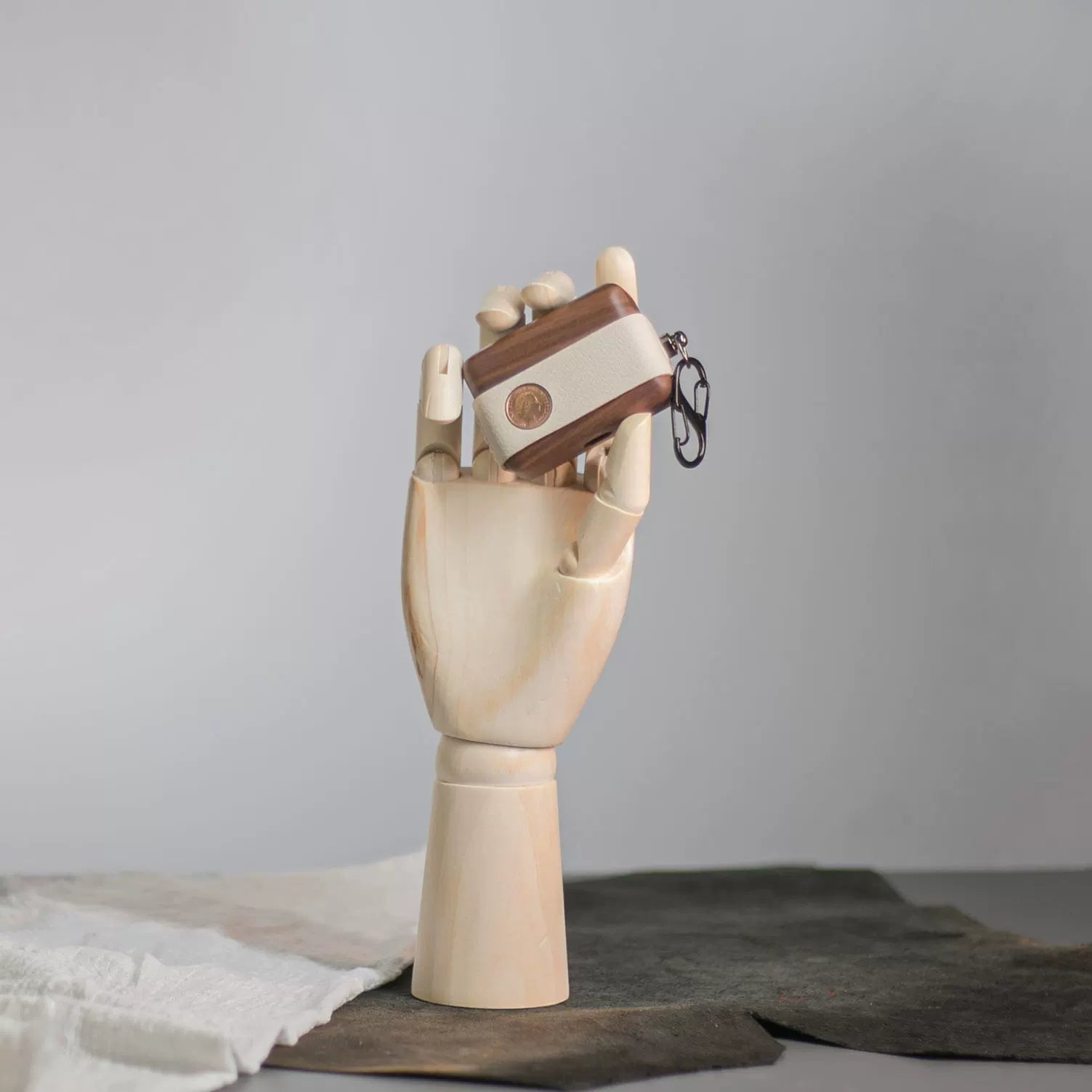 Handmade cowhide suitable for Apple Bluetooth headset earphone case airpods4 generation pro anti-fall high-end three-dimensional pro2 generation creative sheepskin wooden handmade earphone protective cover second generation