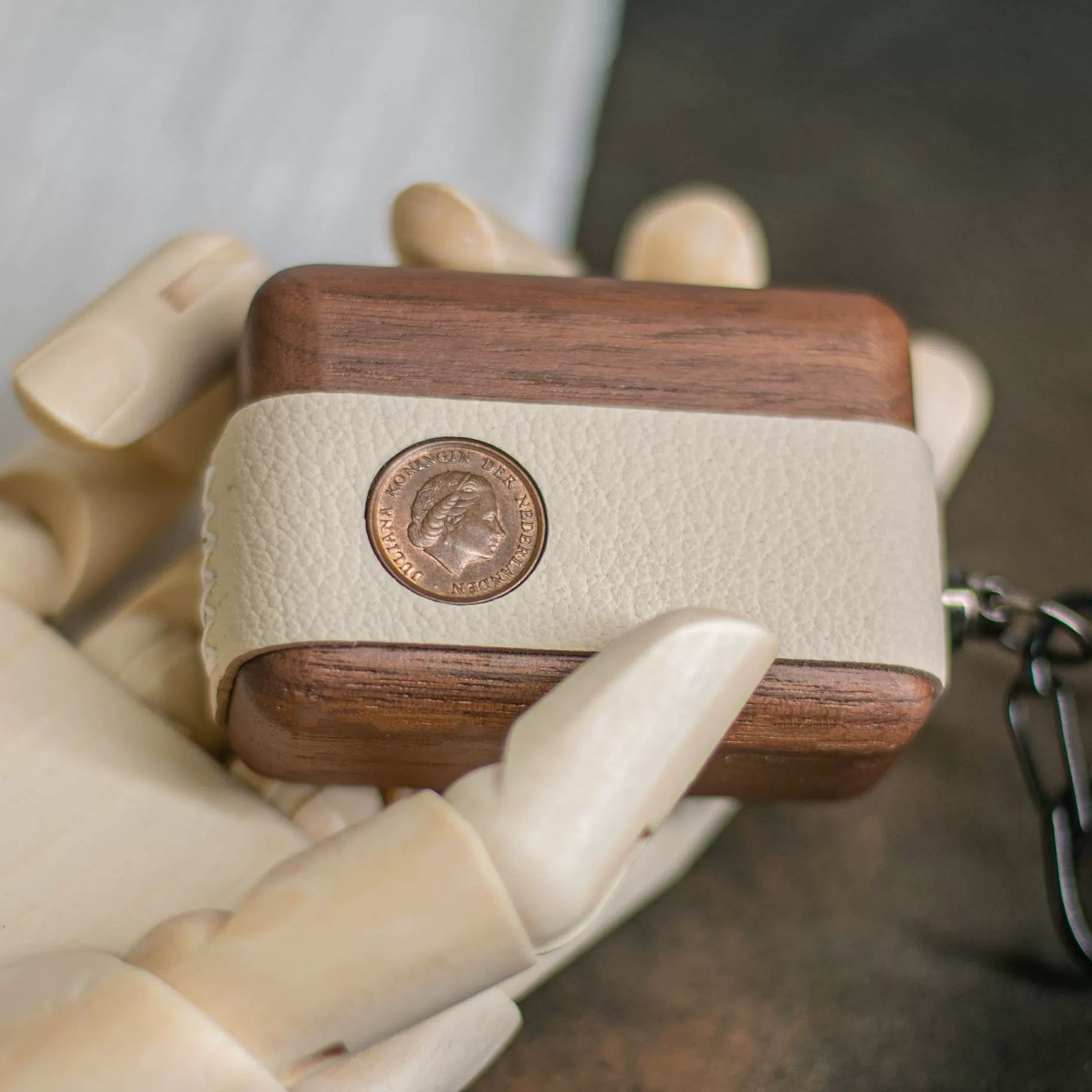 Handmade cowhide suitable for Apple Bluetooth headset earphone case airpods4 generation pro anti-fall high-end three-dimensional pro2 generation creative sheepskin wooden handmade earphone protective cover second generation