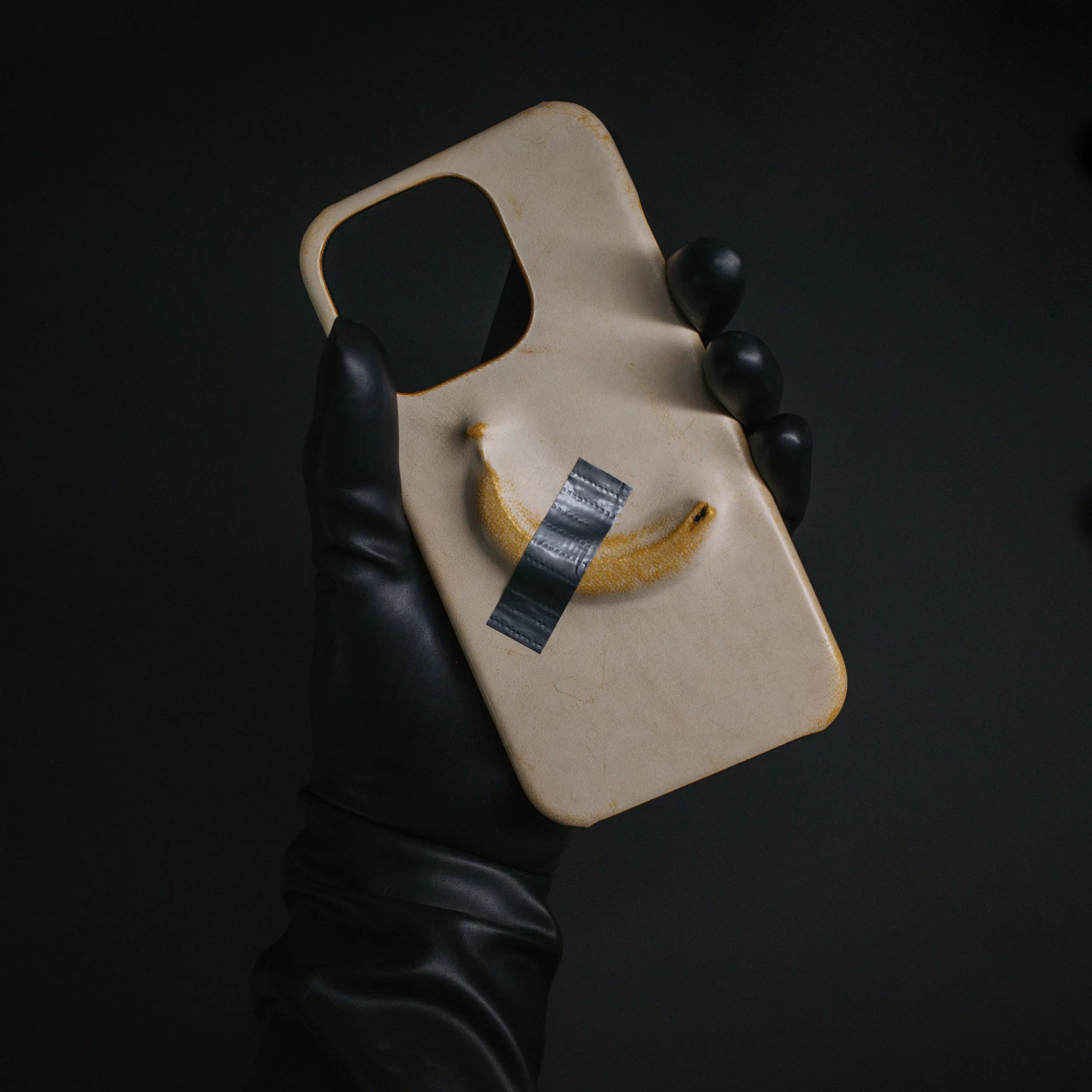 Installation art banana design genuine leather handmade cowhide creative mobile phone case suitable for iPhone16pro 15promax original niche interesting Apple protective case yellow leather 17pro